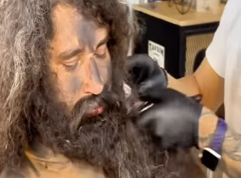 X1106006 A homeless man received an extremely impressive haircut and beard trim (Part 2)